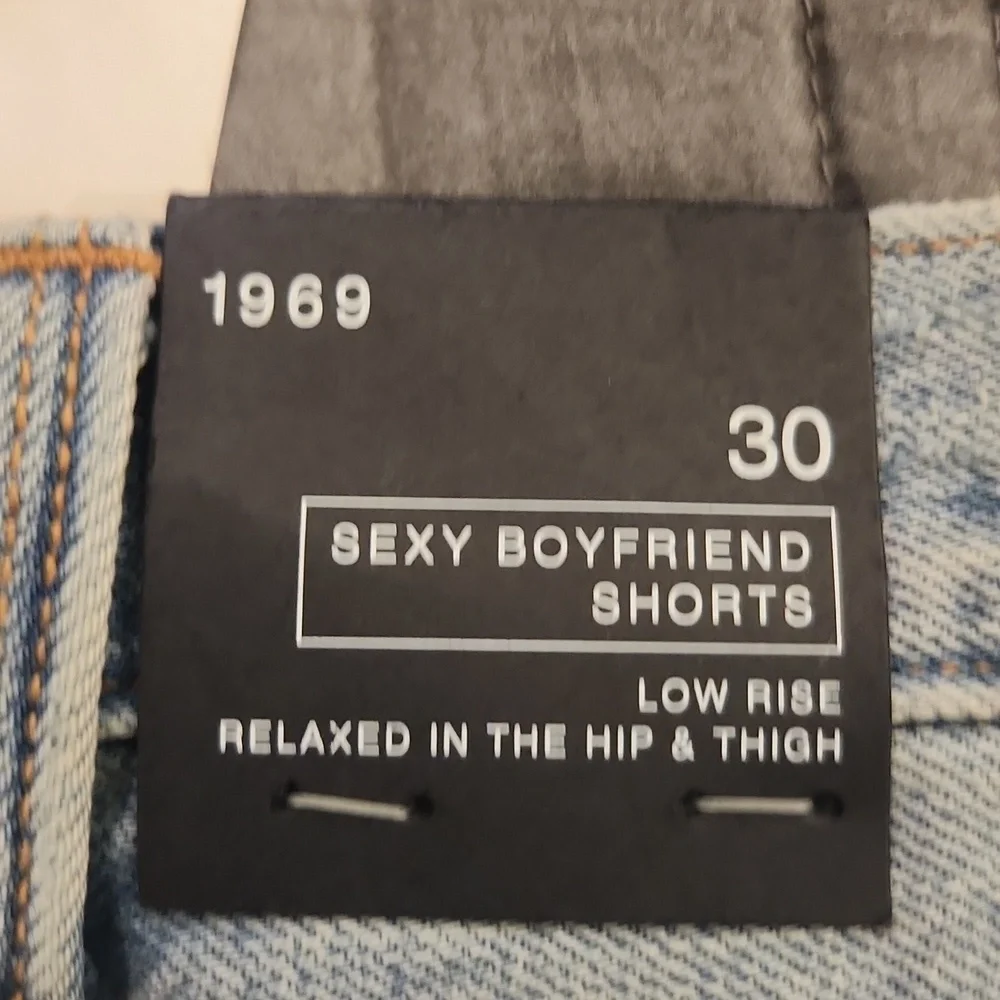 GAP Sexy Boyfriend Denim Blue Women's Jean Shorts Size 30, New With Tags! - Picture 8 of 12